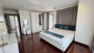 Richmond Palace Sukhumvit 43 Spacious 3BR 3BA Condominium 164 sqm Near BTS Phrom Phong - 4