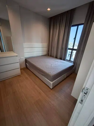 Modern 1-Bedroom Furnished Unit at Urbano Absolute Sathorn-Taksin - 11