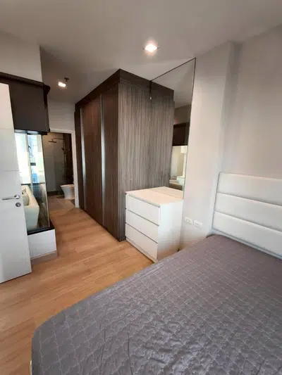 Modern 1-Bedroom Furnished Unit at Urbano Absolute Sathorn-Taksin - 12