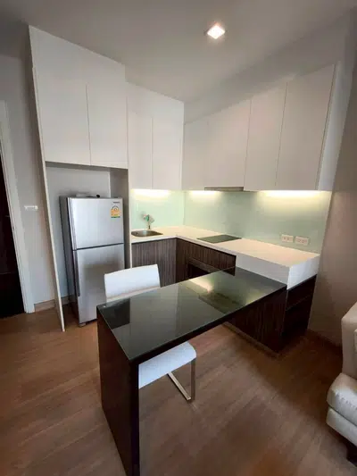 Modern 1-Bedroom Furnished Unit at Urbano Absolute Sathorn-Taksin - 6
