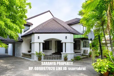 4BR House with Lake View near BTS Sammakorn - 1