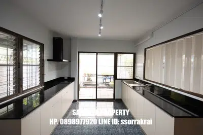 4BR House with Lake View near BTS Sammakorn - 18