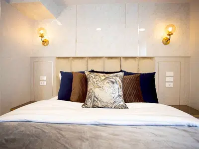 High Ceiling Hybrid 2BR Apartment in Thonglor - 21