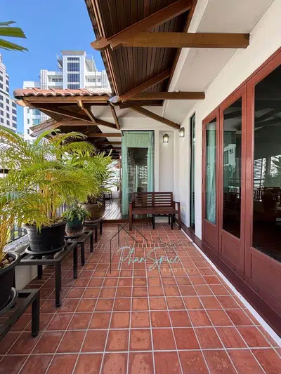 Private Entire-Floor Residence in Phrom Phong - 1