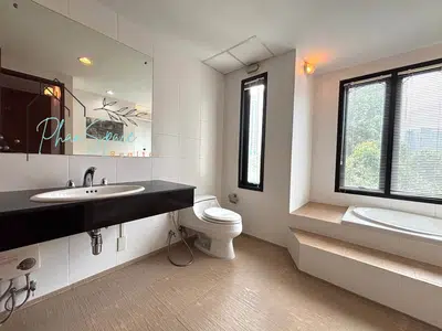 Private Entire-Floor Residence in Phrom Phong - 2