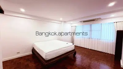 Fully Renovated 3-Bedroom Residence in Phrom Phong, Sukhumvit - 12