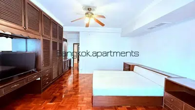 Fully Renovated 3-Bedroom Residence in Phrom Phong, Sukhumvit - 13