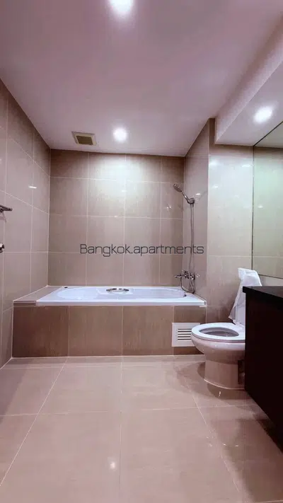 Fully Renovated 3-Bedroom Residence in Phrom Phong, Sukhumvit - 17