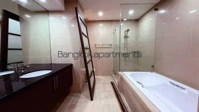 Fully Renovated 3-Bedroom Residence in Phrom Phong, Sukhumvit - 3