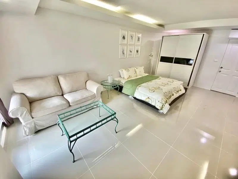 Spacious 1-Bedroom Condo for Rent Near BTS On Nut - Photo 3