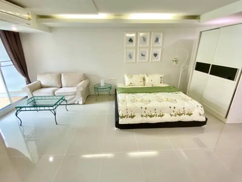 Spacious 1-Bedroom Condo for Rent Near BTS On Nut - Photo 4