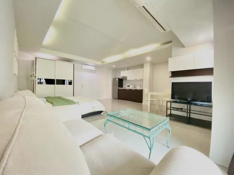 Spacious 1-Bedroom Condo for Rent Near BTS On Nut - Photo 5