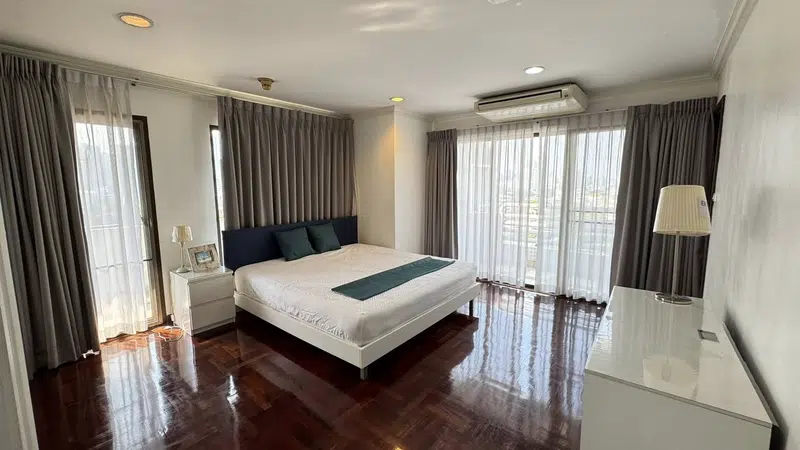 Richmond Palace Sukhumvit 43 Spacious 3BR 3BA Condominium 164 sqm Near BTS Phrom Phong - Photo 3
