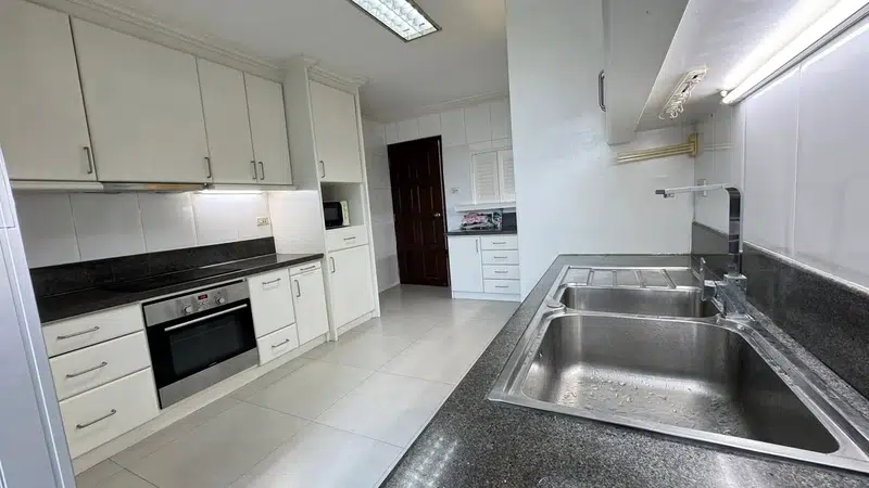 Richmond Palace Sukhumvit 43 Spacious 3BR 3BA Condominium 164 sqm Near BTS Phrom Phong - Photo 5