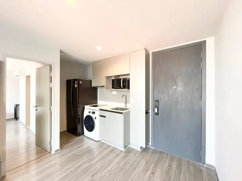 1 Bedroom Condo for Rent at Ideo Mobi Sukhumvit 40 - Photo 3
