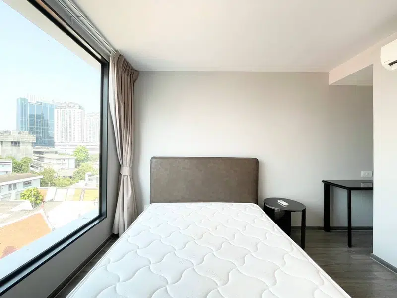 1 Bedroom Condo for Rent at Ideo Mobi Sukhumvit 40 - Photo 5