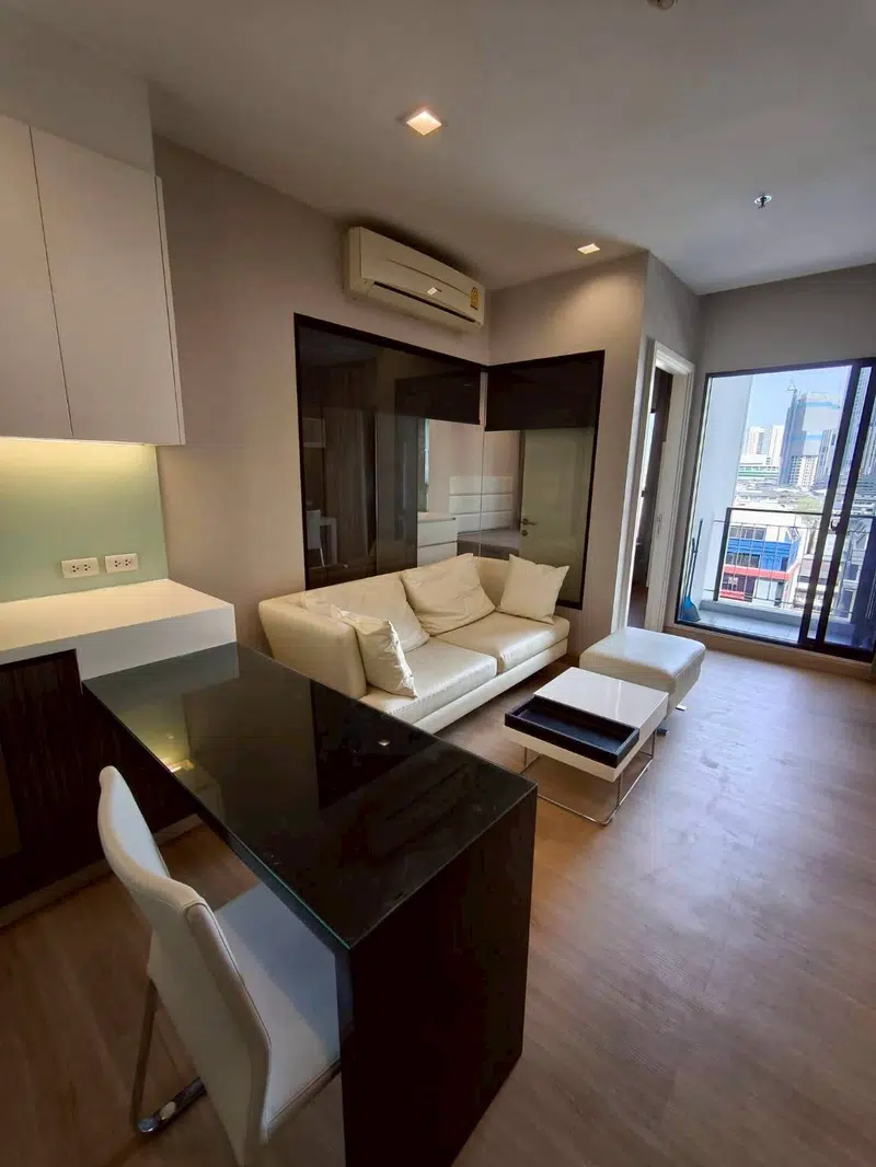 Modern 1-Bedroom Furnished Unit at Urbano Absolute Sathorn-Taksin