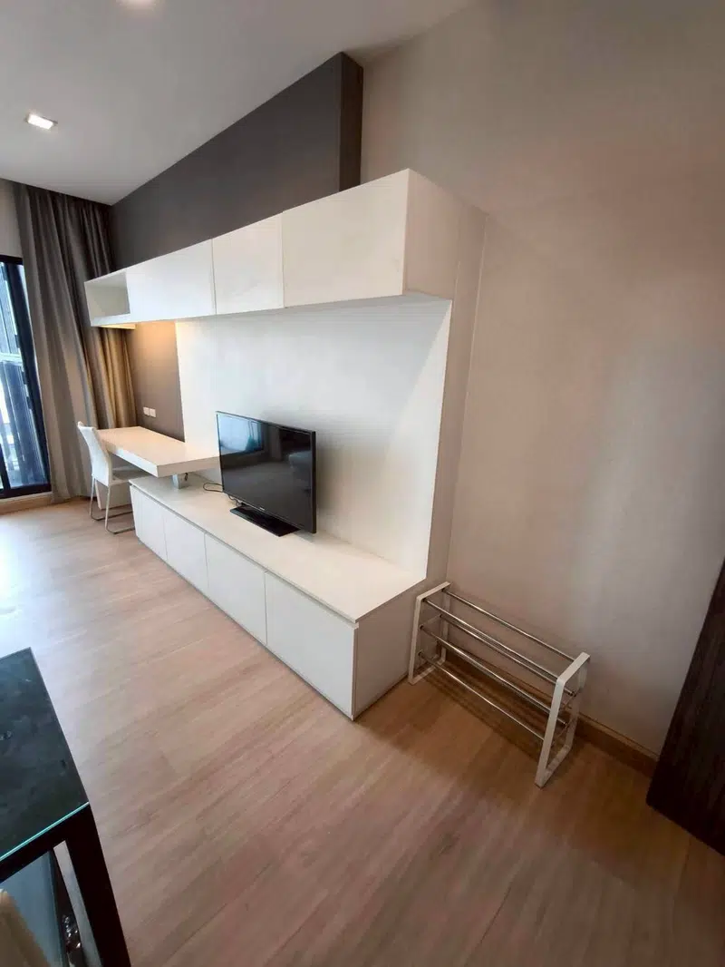 Modern 1-Bedroom Furnished Unit at Urbano Absolute Sathorn-Taksin - Photo 2