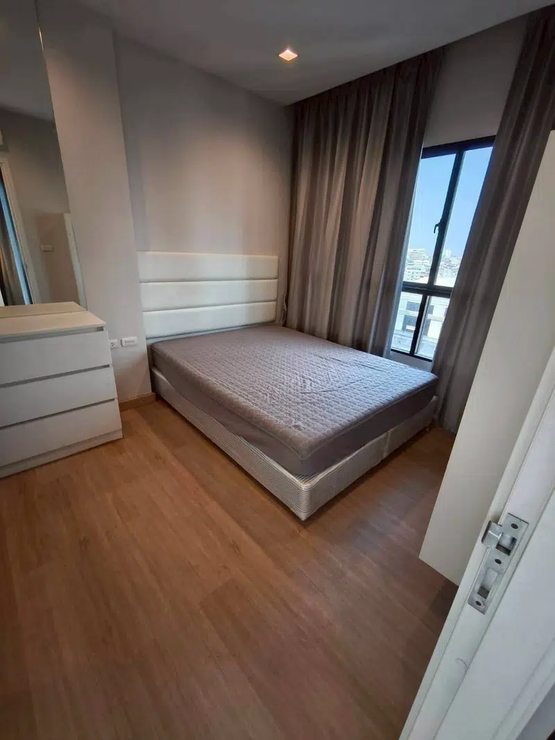 Modern 1-Bedroom Furnished Unit at Urbano Absolute Sathorn-Taksin - Photo 11