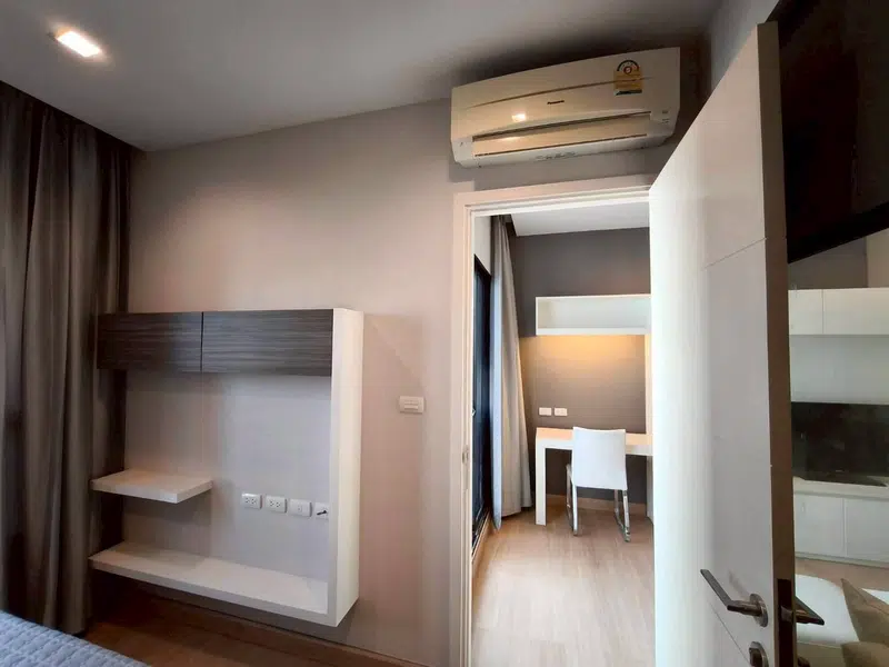 Modern 1-Bedroom Furnished Unit at Urbano Absolute Sathorn-Taksin - Photo 8