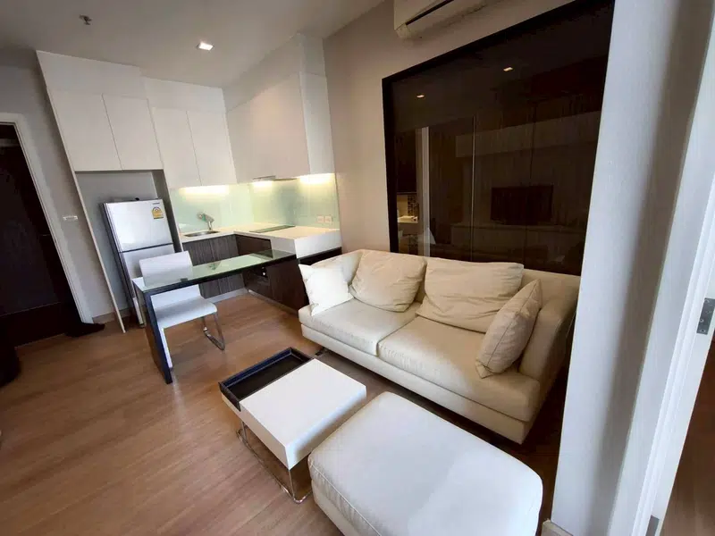 Modern 1-Bedroom Furnished Unit at Urbano Absolute Sathorn-Taksin - Photo 9
