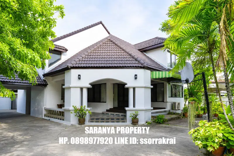 4BR House with Lake View near BTS Sammakorn