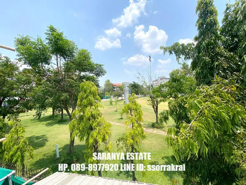 4BR House with Lake View near BTS Sammakorn - Photo 24