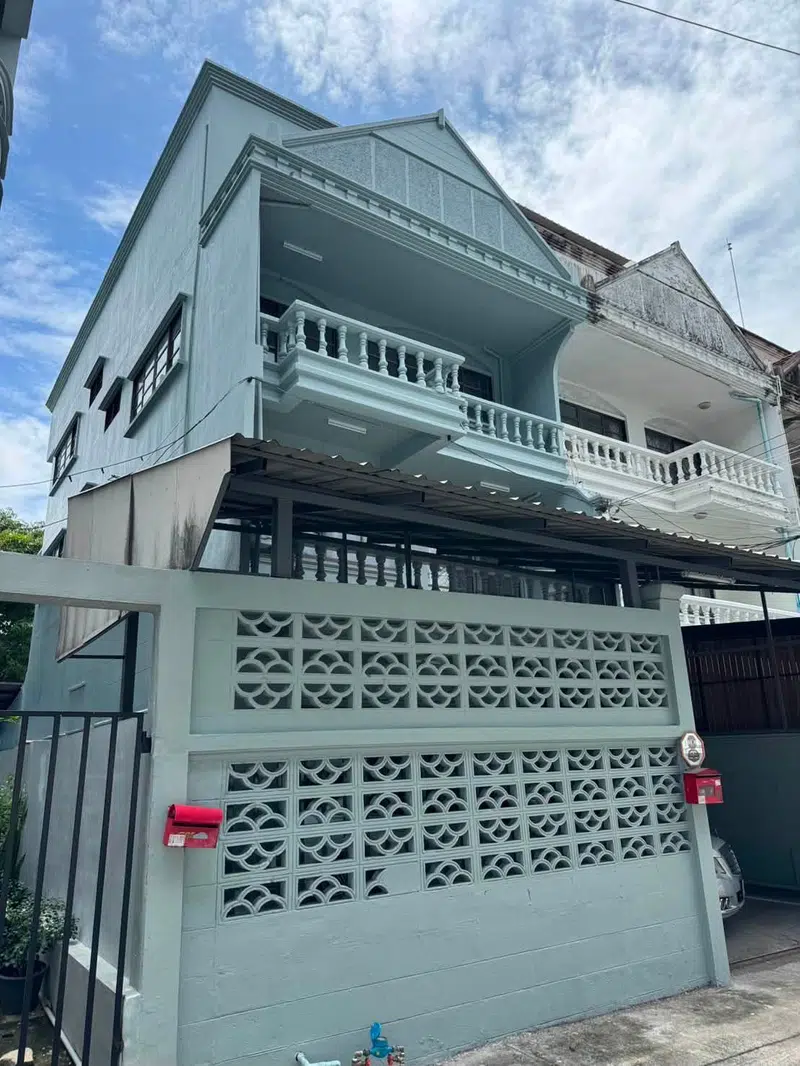 5-Storey Townhouse for Rent near Lat Phrao Hospital - Photo 1