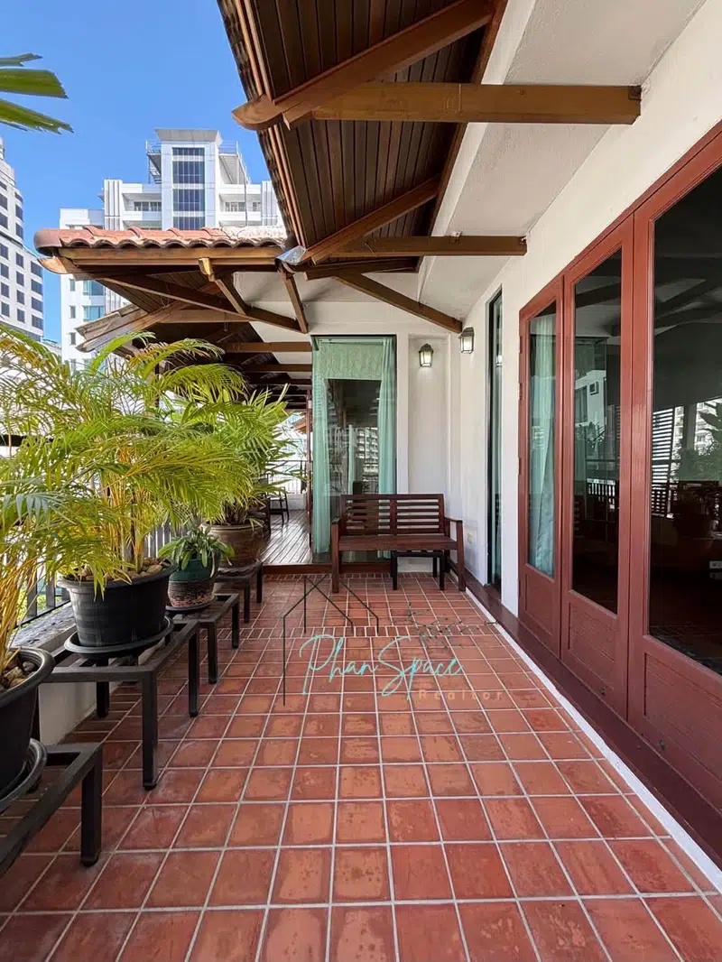 Private Entire-Floor Residence in Phrom Phong - Photo 1