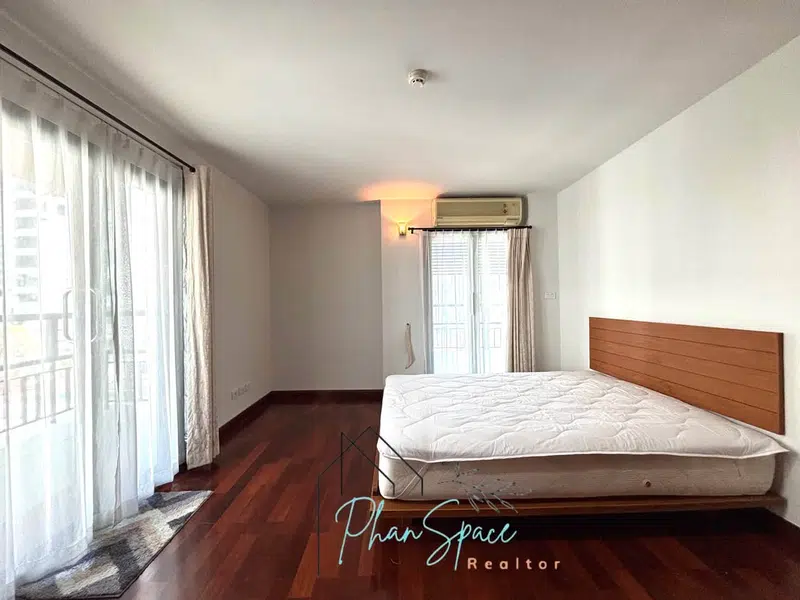 Private Entire-Floor Residence in Phrom Phong - Photo 5