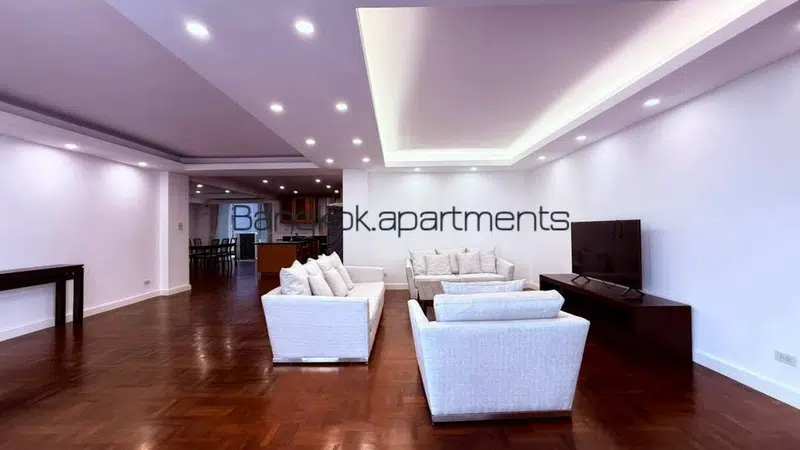 Fully Renovated 3-Bedroom Residence in Phrom Phong, Sukhumvit - Photo 2