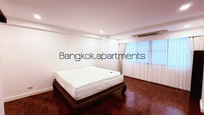 Fully Renovated 3-Bedroom Residence in Phrom Phong, Sukhumvit - Photo 12