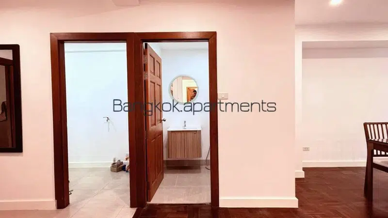 Fully Renovated 3-Bedroom Residence in Phrom Phong, Sukhumvit - Photo 16