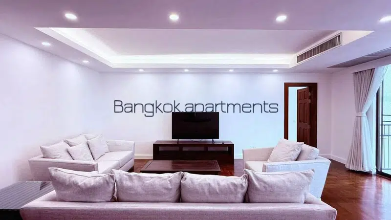 Fully Renovated 3-Bedroom Residence in Phrom Phong, Sukhumvit - Photo 5
