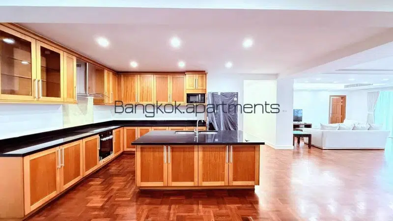 Fully Renovated 3-Bedroom Residence in Phrom Phong, Sukhumvit - Photo 8