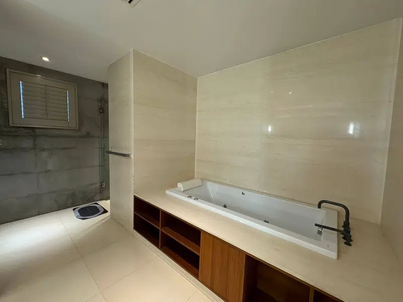 The Crest Ruamrudee 3BR Fully Furnished Condo for Rent Near BTS Ploenchit - Photo 9