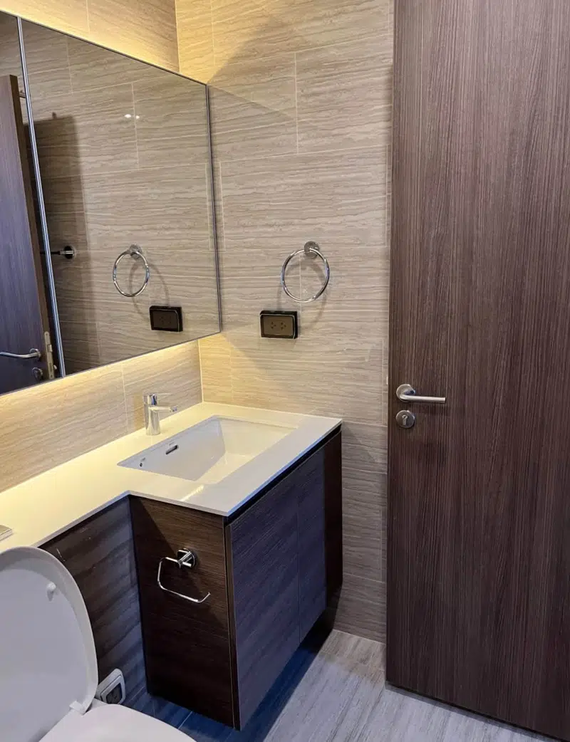 Whizdom Essence Sukhumvit 1 Bedroom 1 Bathroom 35 sqm 22nd Floor Fully Furnished - Photo 2